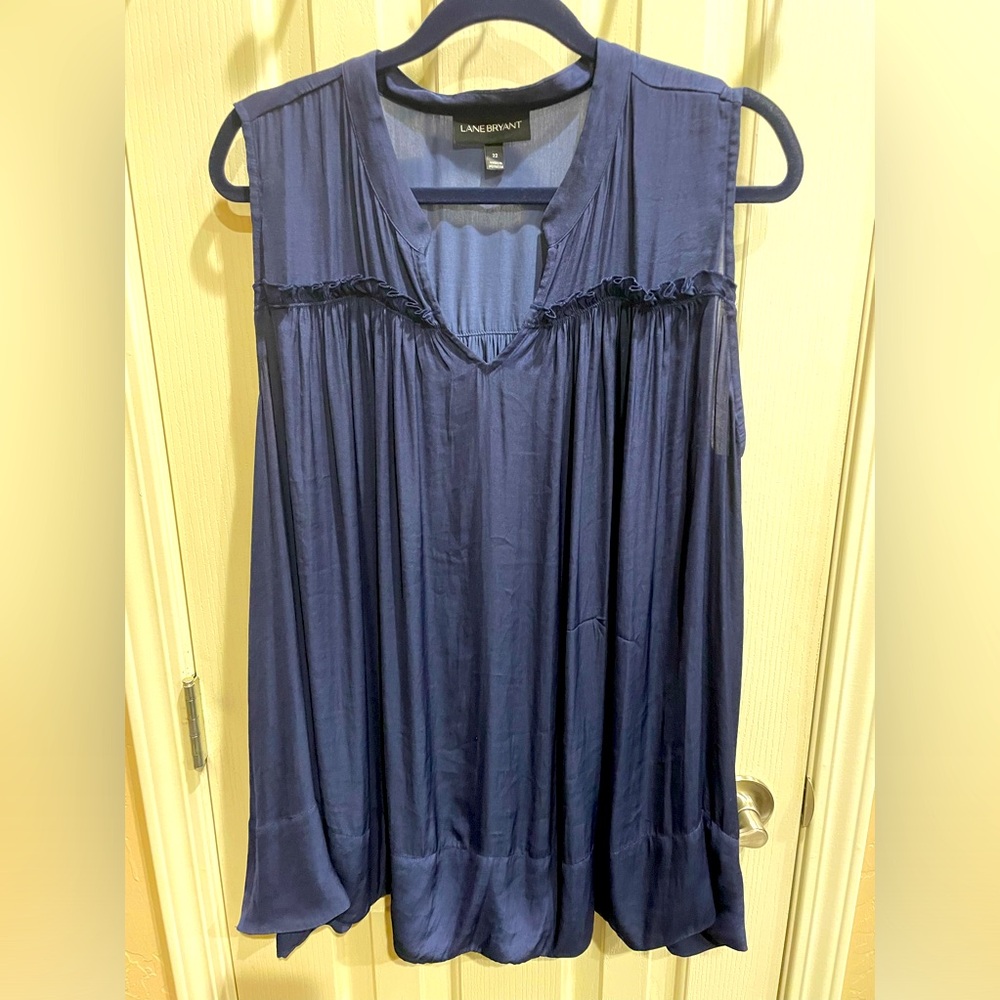Lane Bryant sleeveless v-neck flowy blouse size 22